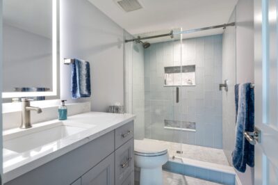 Guest bathroom at Happy House