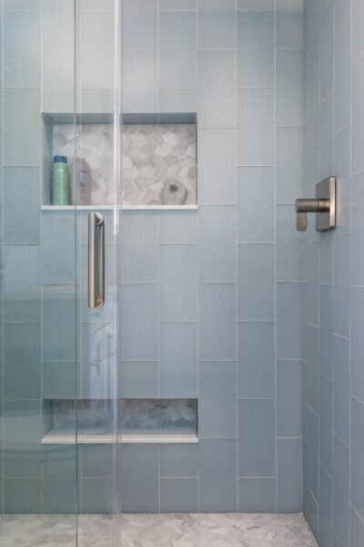 Guest bathroom at Happy House