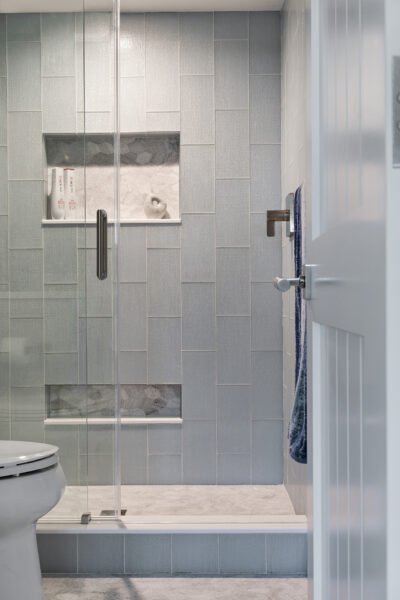 Guest bathroom at Happy House