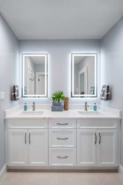 Guest bathroom at Happy House