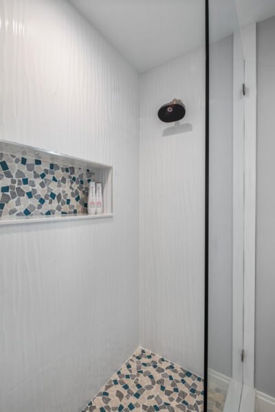 Guest bathroom at Happy House
