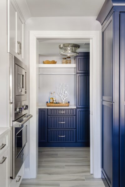 Wet bar at Happy House