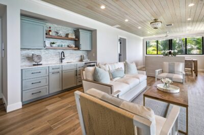 Living and wet bar at Lighthouse