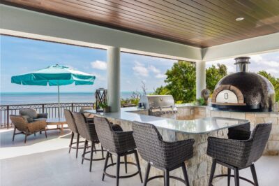 Outdoor kitchen and dining at Sunrise